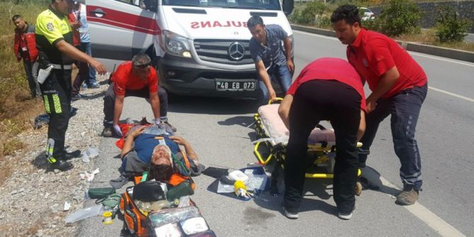 Milas’ta Kontrolden Çıkan Motosiklet Devrildi; 2 Yaralı