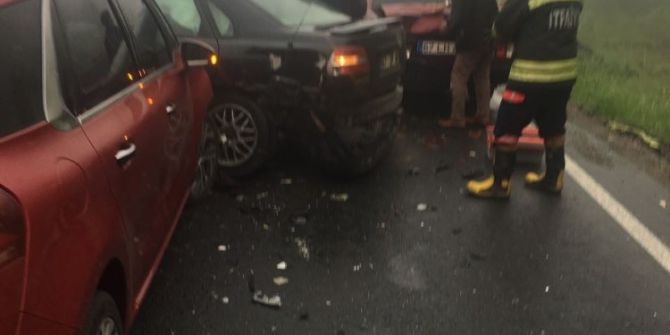 Yoğun Sis Zincirleme Kazaya Yol Açtı