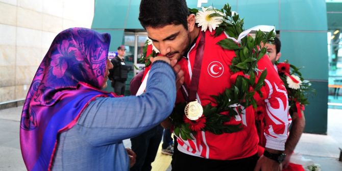 Şampiyon Güreşçi Taha Akgül, Türkiye’ye Döndü