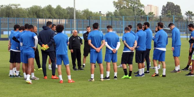 Adana Demirspor Çalışmalarını Sürdürüyor