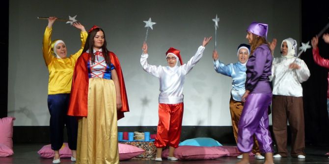 Okul Tiyatrosunda Bu Kez Veliler Oynadı