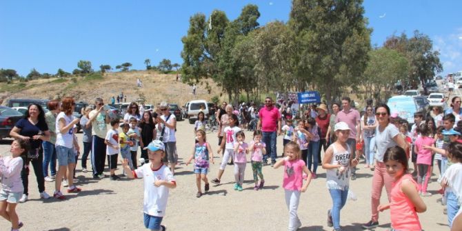 Foça, Uçurtmalarla Şenlendi