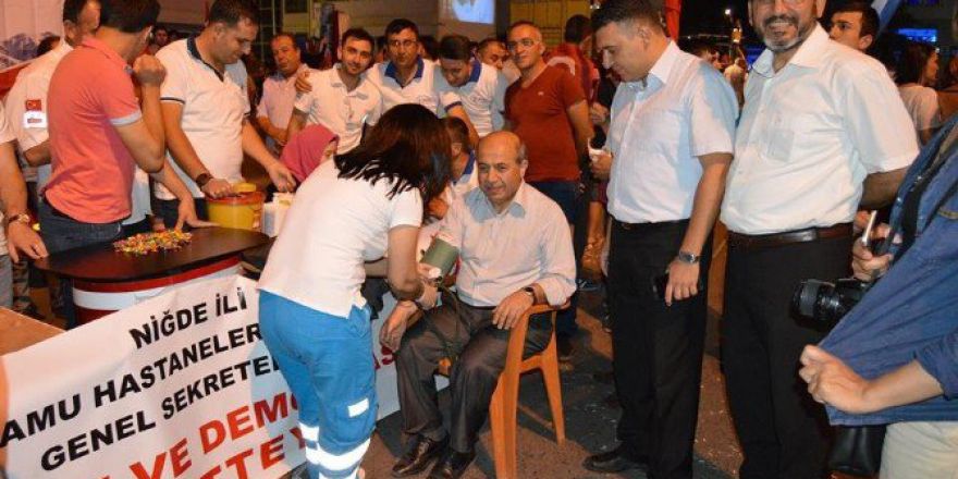 Niğde Kamu Hastaneleri Birliği Darbe Nöbetinin 18. Gününde Stant Açtı