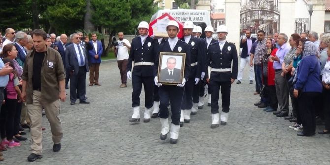 Emekli Vali Metin, Eşi Ve Kızı Devlet Töreniyle Son Yolculuğuna Uğurlandı