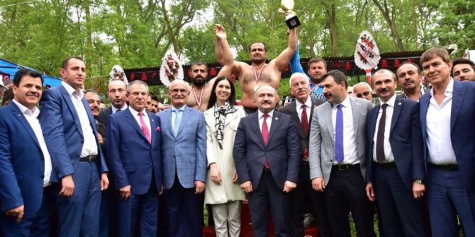 625. Geyikkoşan Güreşleri’nde Başpehlivan Mehmet Yeşil Yeşil
