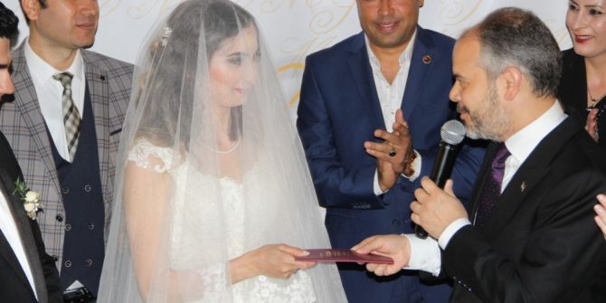 Bakan Kılıç Nikah Şahidi Oldu, Düğünde Halay Çekti