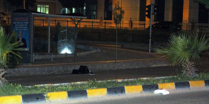 Kaldırımdaki Şüpheli Poşetten Çöp Çıktı