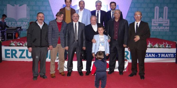 Tyb Erzurum Şubesi’nden Kitap Fuarında Şiir Gecesi