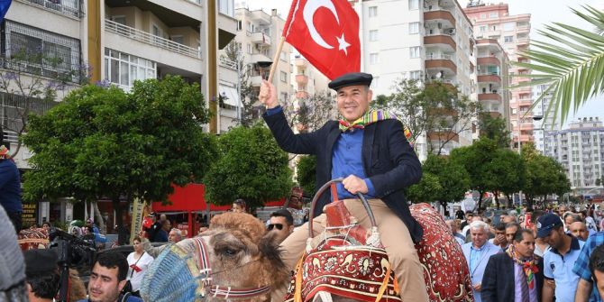 Sözlü, Temsili Yörük Göçü’ne Deve Üstünde Katıldı