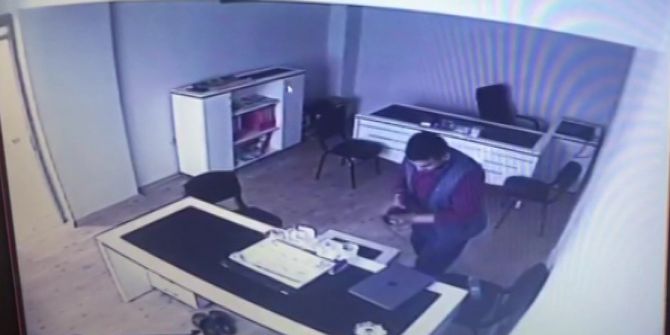 Bilgisayarı Çalan Hırsız Geri Dönüp Şarj Aletini De Aldı