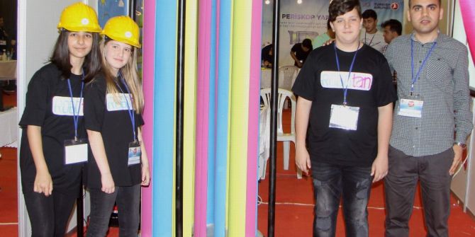 İlkokul Öğrencileri, Güneş, Rüzgar, Kar Ve Yağmurdan Elektrik Üreten Santral Yaptı