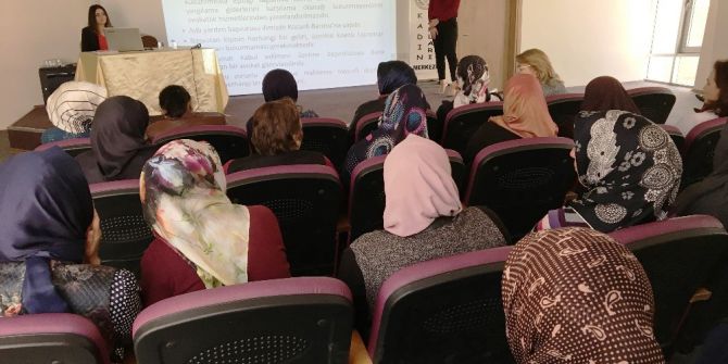 İzmitli Kadınlar Haklarını Öğreniyor