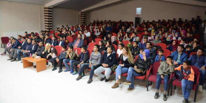 Eruhluların Tiyatro Keyfi Sürüyor