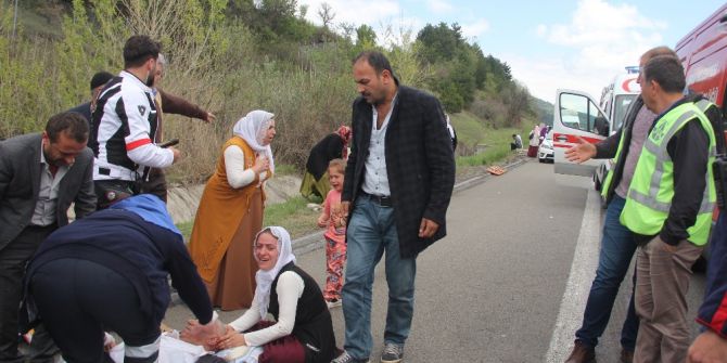 Düğünden Dönen Aile Kaza Yaptı: 1 Ölü, 6 Yaralı