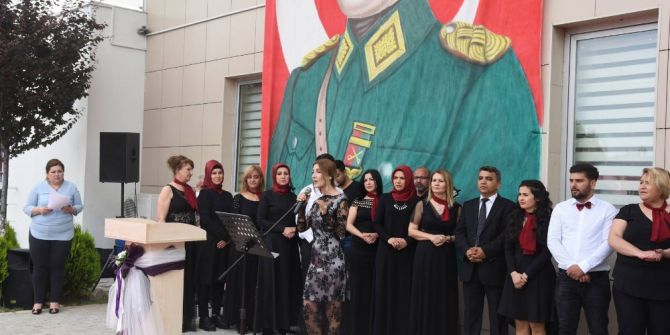 “Üç Hem Tek Yürek” Yılsonu Sergisi Açıldı