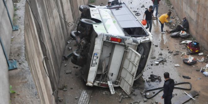 Batman’da İşçi Midibüsü Dereye Uçtu: 15 Yaralı