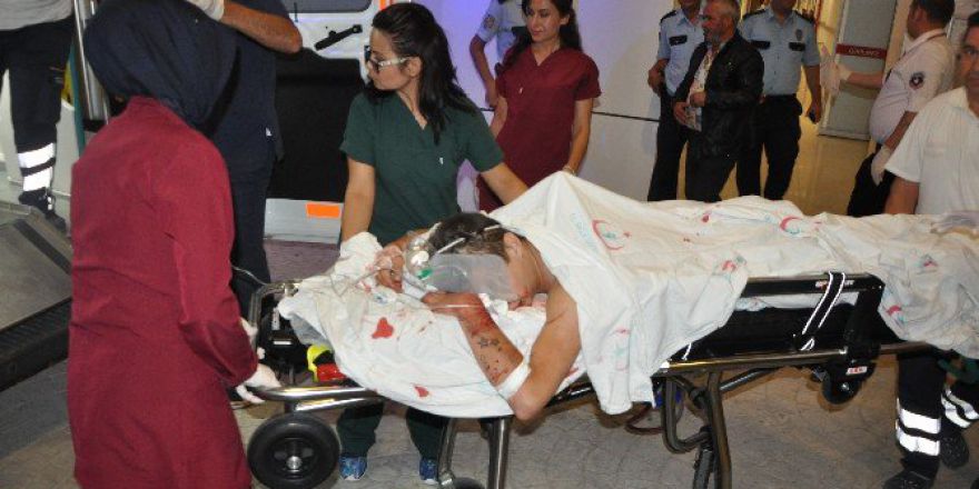 Baba Ve Oğlu Kol Kola Kelepçelendi