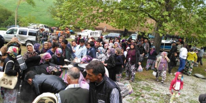 Darıalan Köyünde Hayır Yemeği Düzenlendi