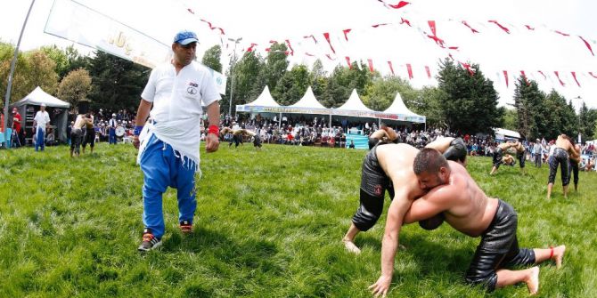 Sultangazi Er Meydanı Pehlivanların Kıyasıya Mücadelelerine Sahne Oldu