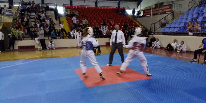 Tekvandocular Kütahya’da Yarıştı