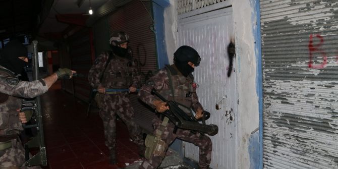 Adana’da Uyuşturucu Tacirlerine Koçbaşlı Darbe: 15 Gözaltı