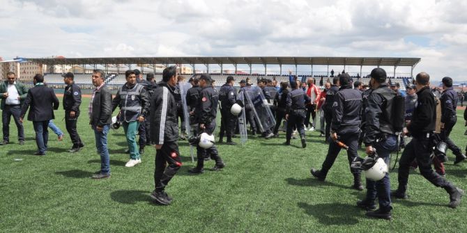 İki Takım Sporcuları Bir Birine Girdi