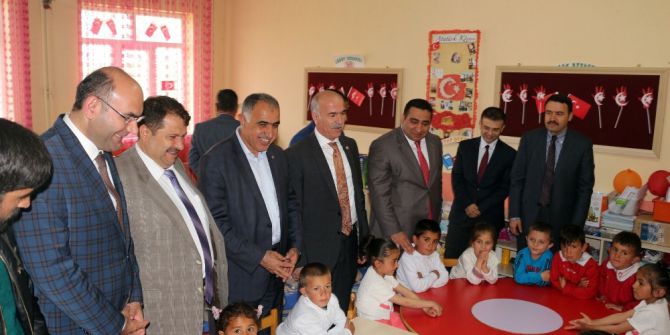 Ağrı’da İhtiyaç Sahibi 115 Öğrenciye Yardım Dağıtıldı