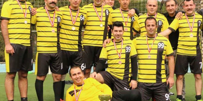 Alevler Arasından Halı Sahaya