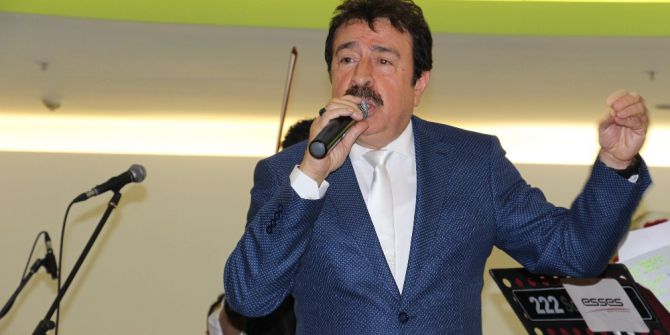 Ahmet Selçuk İlkan Dinleyenlerini Coşturdu