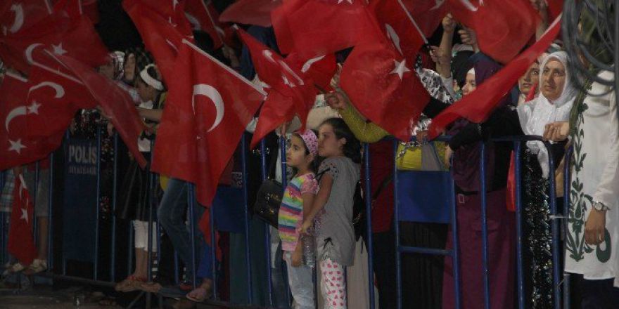 Diyarbakır’da Demokrasi Nöbeti Sürüyor