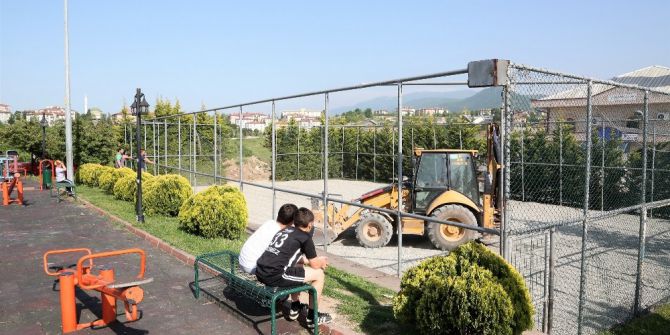 Başiskele’de Yıpranan Spor Sahaları Yenileniyor