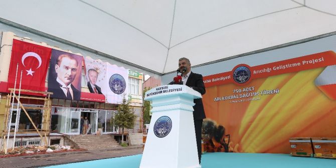 Büyükşehir Belediyesi Özvatan’da Arı Kovanı Dağıttı