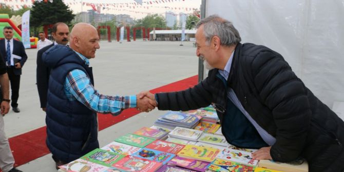 Başkan Altınok Öz, Çocuk Kitapları Fuarı’nda Miniklerle Buluştu