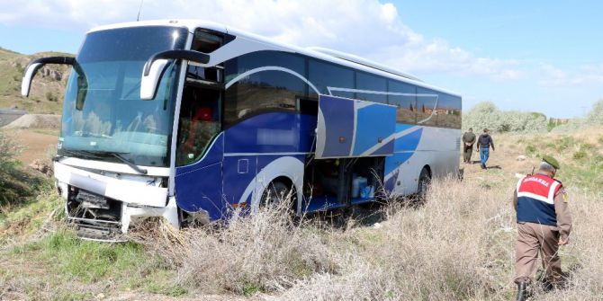 Yozgat’ta Yolcu Otobüsü Tarlaya Girdi: 10 Yaralı