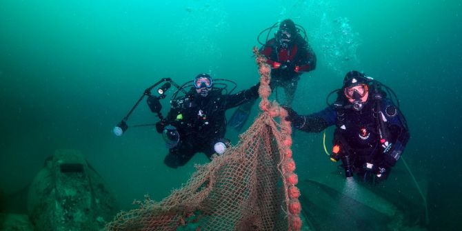 Denizin Dibindeki Batık Uçak Görüntülendi