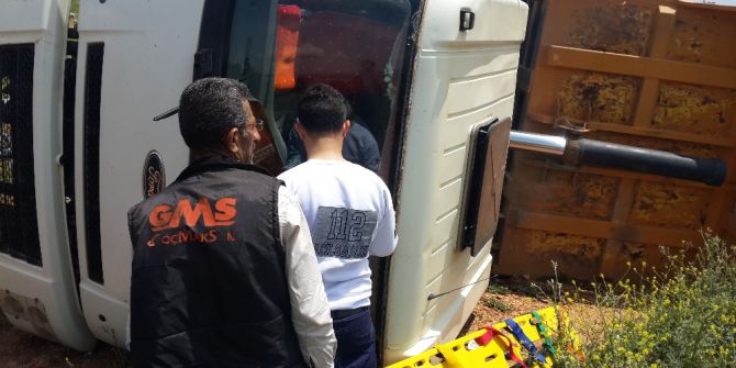 Yaralanan Sürücü Sıkıştığı Yerden Çıkartıldı