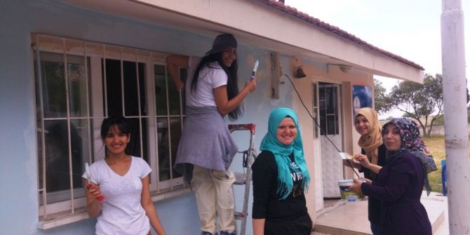 Üniversiteli Gençler Köy Okulunu Boyadı