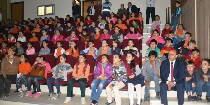 Öğrenciler Dersi Belediyede İşledi