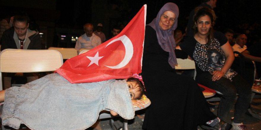 Iğdırlılar Çocuk-yaşlı Demokrasi Nöbetinde