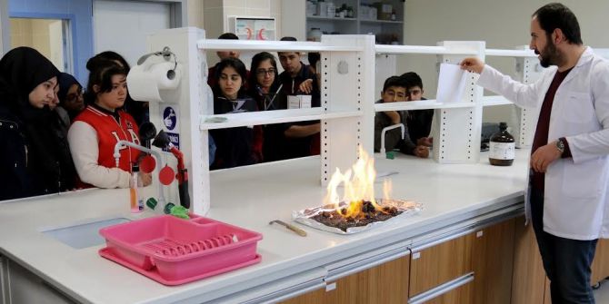 Bilgi Koleji Öğrencileri, Üniversite Laboratuvarını İnceledi