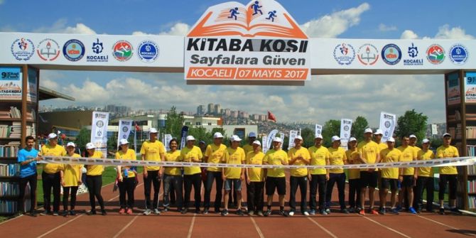 300 Postacı Kitap İçin Koştu