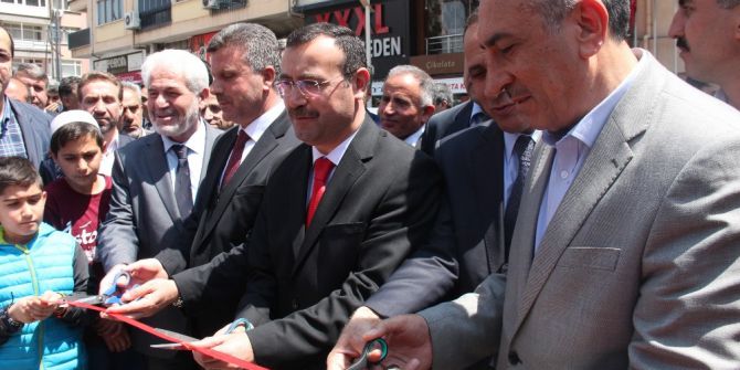 Elazığ’da Yetim Çocuklar İçin Kermes Açıldı