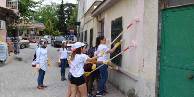 Tarihi Yapıları Boyaladılar