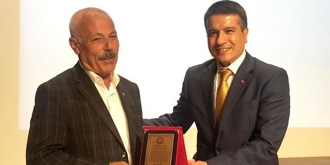 Trafik Cezasına Sevinen Adama Plaket