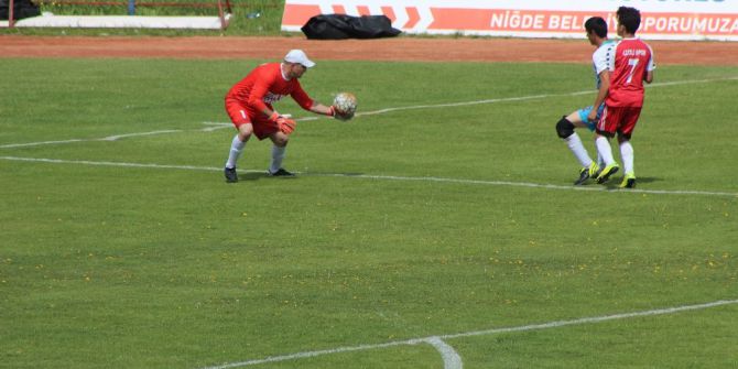 Final Maçında Şapka Takan Kaleci