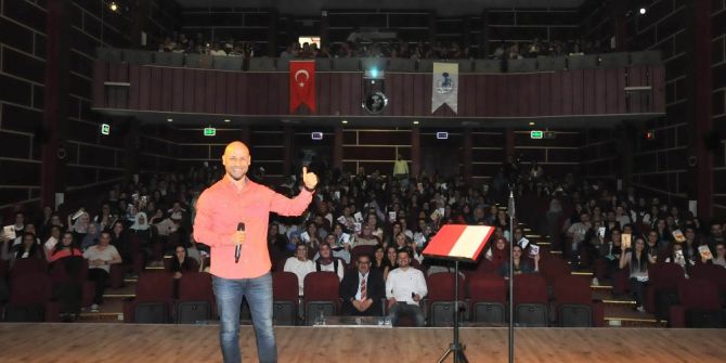 Yazar Kahraman Tazeoğlu Akşehir’de Şiir Dinletisi Sundu