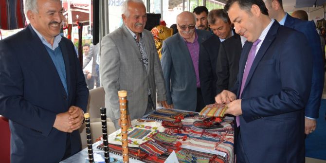 Niksar’da Halk Eğitim Sergisi Büyük İlgi Gördü