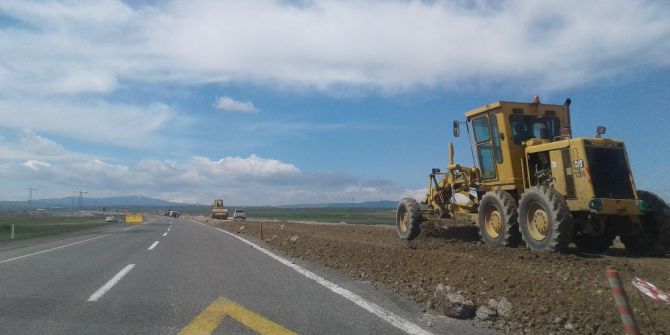 Karayolları Selim-sarıkamış Arasını Sıcak Asfalt Yapıyor