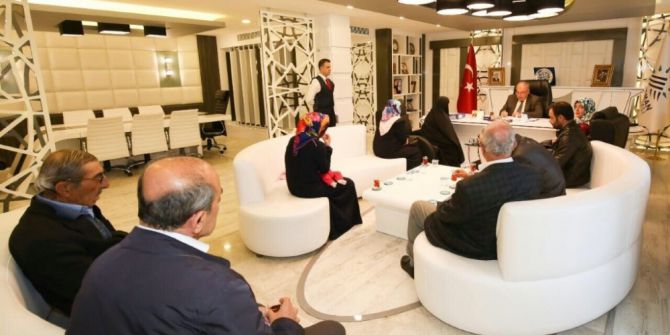 Belediye Başkanı Kutlu Vatandaşların Sorunlarıyla Bire Bir İlgileniyor