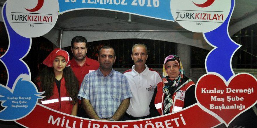 Muş’ta Demokrasi Nöbeti Devam Ediyor